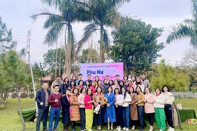 ❤️CHÀO MỪNG NGÀY QUỐC TẾ PHỤ NỮ 8/3 – HÀNH TRÌNH Ý NGHĨA TẠI KHU DU LỊCH SINH THÁI KHE CHÈ, MÔNG DƯƠNG🌿💐🌹  💐 Hòa chung không khí rộn ràng của ngày Quốc tế Phụ nữ 8/3, trường THPT Lê Quý Đôn đã tổ chức một chương trình giao lưu đầy ý nghĩa tại khu du lịch sinh thái Khe Chè, Phường Mông Dương. Đây không chỉ là dịp để tôn vinh những người phụ nữ tuyệt vời mà còn là cơ hội quý báu để các thầy cô cùng nhau thư giãn, gắn kết và tạo nên những kỷ niệm đáng nhớ.  🌹 Đặc biệt, trong không gian tươi đẹp của khu du lịch, các thầy giáo của trường đã chuẩn bị những đoá hoa tươi thắm gửi tặng các cô giáo như một lời tri ân chân thành, thể hiện sự trân trọng và yêu thương đối với những cống hiến thầm lặng mà các cô đã dành cho mái trường.  🎉 Chương trình giao lưu diễn ra với nhiều hoạt động sôi nổi:  💃 Nhảy dân vũ sôi động, khuấy động không khí rộn ràng, tràn đầy sức sống.  🏃‍♂️ Các trò chơi vận động đầy thử thách như: Bịt mắt đập trống, Hiểu ý đồng đội, Tung vòng trúng chai, đã mang đến những giây phút vui vẻ, hào hứng và tràn ngập tiếng cười.  🎂 Đặc biệt, nhà trường cũng tổ chức sinh nhật dành cho các thầy cô có ngày sinh trong tháng 2 và tháng 3. Những lời chúc tốt đẹp, những khoảnh khắc ý nghĩa đã giúp lan tỏa niềm vui và tình cảm gắn kết giữa các thầy cô giáo.  🌞 Với thời tiết vô cùng thuận lợi, không gian thoáng đãng, không khí vui tươi và cảnh đẹp nên thơ, buổi giao lưu đã diễn ra thành công rực rỡ. Những nụ cười hạnh phúc, những tiếng vỗ tay giòn giã đã góp phần tạo nên một ngày 8/3 tràn đầy kỷ niệm đẹp.  💖 Công đoàn nhà trường xin gửi lời cảm ơn sâu sắc đến Ban lãnh đạo, các thầy cô giáo và toàn thể cán bộ nhân viên đã dành thời gian tham gia và góp phần làm nên một chương trình đầy ắp niềm vui. Chúc các cô giáo luôn xinh đẹp, hạnh phúc và thành công trong sự nghiệp trồng người!❤️CHÀO MỪNG NGÀY QUỐC TẾ PHỤ NỮ 8/3 – HÀNH TRÌNH Ý NGHĨA TẠI KHU DU LỊCH SINH THÁI KHE CHÈ, MÔNG DƯƠNG🌿💐🌹  💐 Hòa chung không khí rộn ràng của ngày Quốc tế Phụ nữ 8/3, trường THPT Lê Quý Đôn đã tổ chức một chương trình giao lưu đầy ý nghĩa tại khu du lịch sinh thái Khe Chè, Phường Mông Dương. Đây không chỉ là dịp để tôn vinh những người phụ nữ tuyệt vời mà còn là cơ hội quý báu để các thầy cô cùng nhau thư giãn, gắn kết và tạo nên những kỷ niệm đáng nhớ.  🌹 Đặc biệt, trong không gian tươi đẹp của khu du lịch, các thầy giáo của trường đã chuẩn bị những đoá hoa tươi thắm gửi tặng các cô giáo như một lời tri ân chân thành, thể hiện sự trân trọng và yêu thương đối với những cống hiến thầm lặng mà các cô đã dành cho mái trường.  🎉 Chương trình giao lưu diễn ra với nhiều hoạt động sôi nổi:  💃 Nhảy dân vũ sôi động, khuấy động không khí rộn ràng, tràn đầy sức sống.  🏃‍♂️ Các trò chơi vận động đầy thử thách như: Bịt mắt đập trống, Hiểu ý đồng đội, Tung vòng trúng chai, đã mang đến những giây phút vui vẻ, hào hứng và tràn ngập tiếng cười.  🎂 Đặc biệt, nhà trường cũng tổ chức sinh nhật dành cho các thầy cô có ngày sinh trong tháng 2 và tháng 3. Những lời chúc tốt đẹp, những khoảnh khắc ý nghĩa đã giúp lan tỏa niềm vui và tình cảm gắn kết giữa các thầy cô giáo.  🌞 Với thời tiết vô cùng thuận lợi, không gian thoáng đãng, không khí vui tươi và cảnh đẹp nên thơ, buổi giao lưu đã diễn ra thành công rực rỡ. Những nụ cười hạnh phúc, những tiếng vỗ tay giòn giã đã góp phần tạo nên một ngày 8/3 tràn đầy kỷ niệm đẹp.  💖 Công đoàn nhà trường xin gửi lời cảm ơn sâu sắc đến Ban lãnh đạo, các thầy cô giáo và toàn thể cán bộ nhân viên đã dành thời gian tham gia và góp phần làm nên một chương trình đầy ắp niềm vui. Chúc các cô giáo luôn xinh đẹp, hạnh phúc và thành công trong sự nghiệp trồng người!